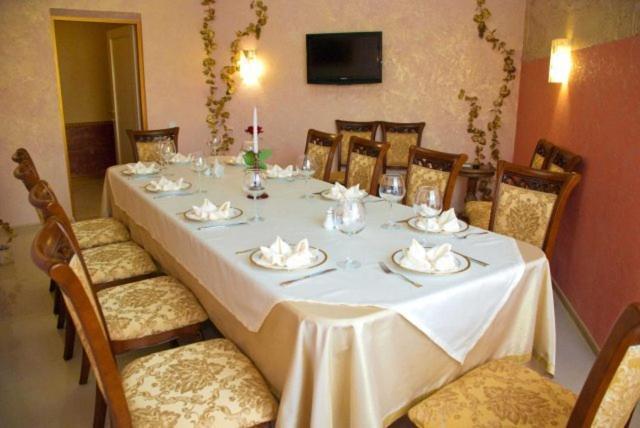 Coliseum Hotel Khmelʼnytsʼkyy Exterior foto