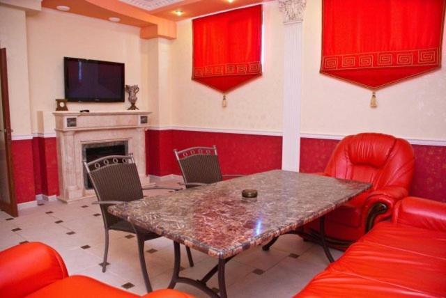 Coliseum Hotel Khmelʼnytsʼkyy Exterior foto