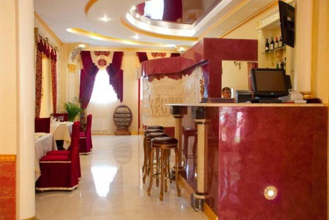 Coliseum Hotel Khmelʼnytsʼkyy Exterior foto