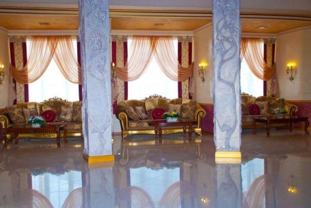 Coliseum Hotel Khmelʼnytsʼkyy Exterior foto