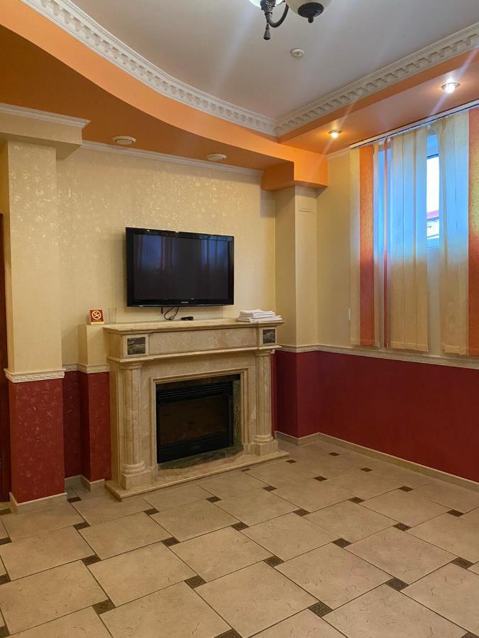 Coliseum Hotel Khmelʼnytsʼkyy Exterior foto