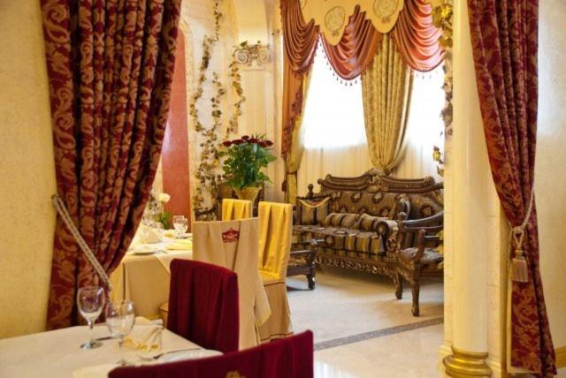 Coliseum Hotel Khmelʼnytsʼkyy Exterior foto