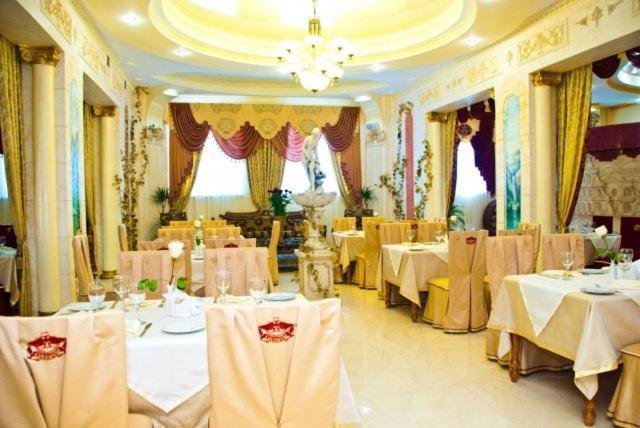 Coliseum Hotel Khmelʼnytsʼkyy Exterior foto